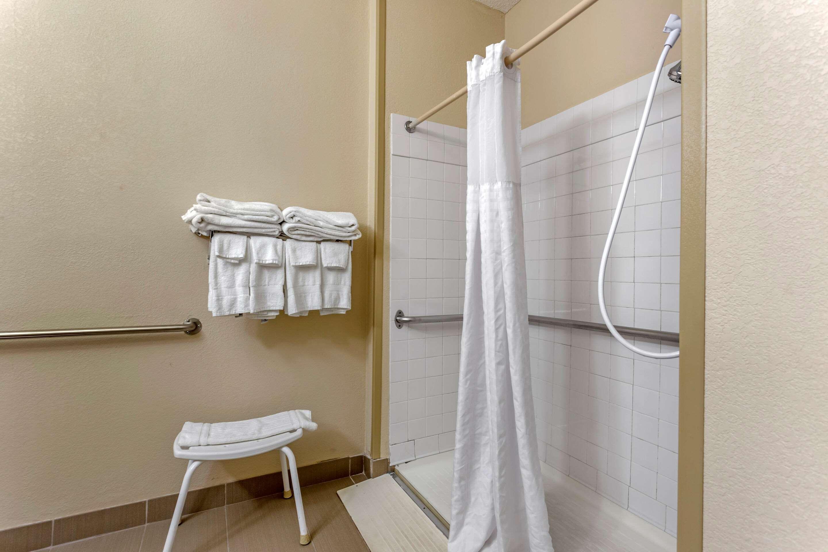 Comfort Near Six Flags Gurnee