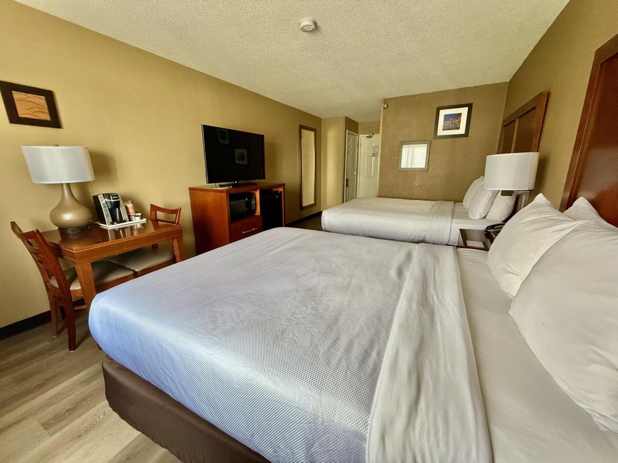 Comfort Near Six Flags 3*