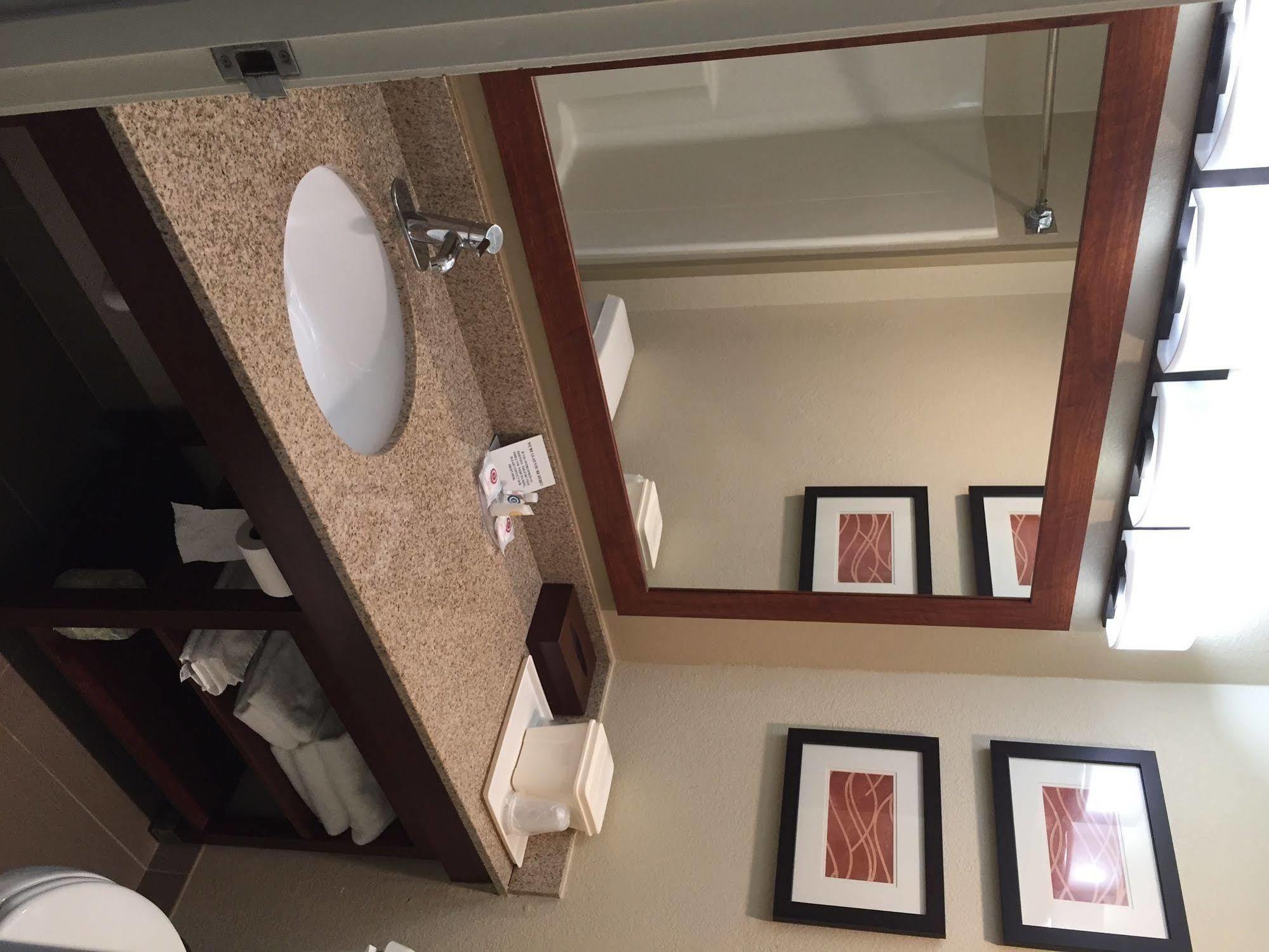 Comfort Near Six Flags Gurnee